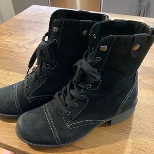 Cobb Hill Bethany black suede ankle boots, Sz 9